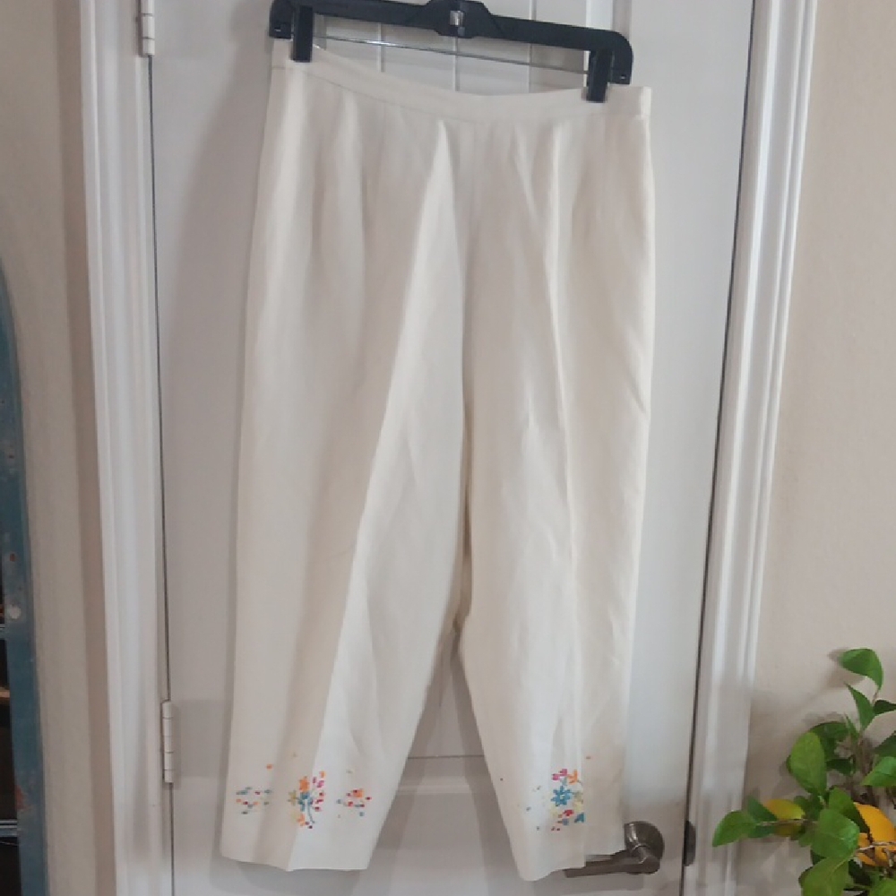 Donna Morgan Vintage Linen Blend Floral Embroidered Capri Pants Size 10